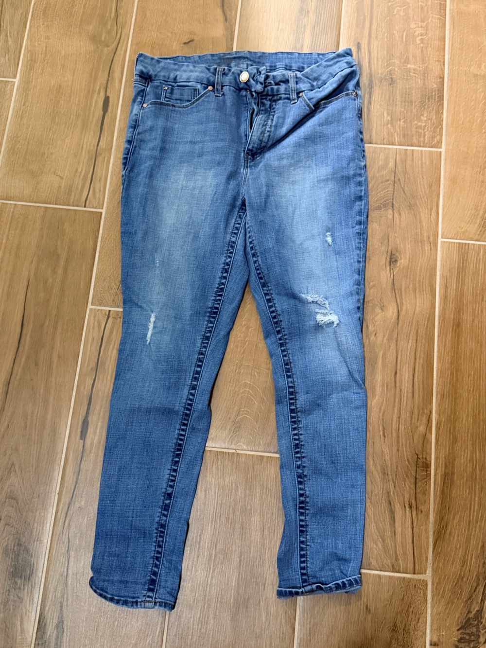Women’s Slim Fit Distressed Blue Jeans